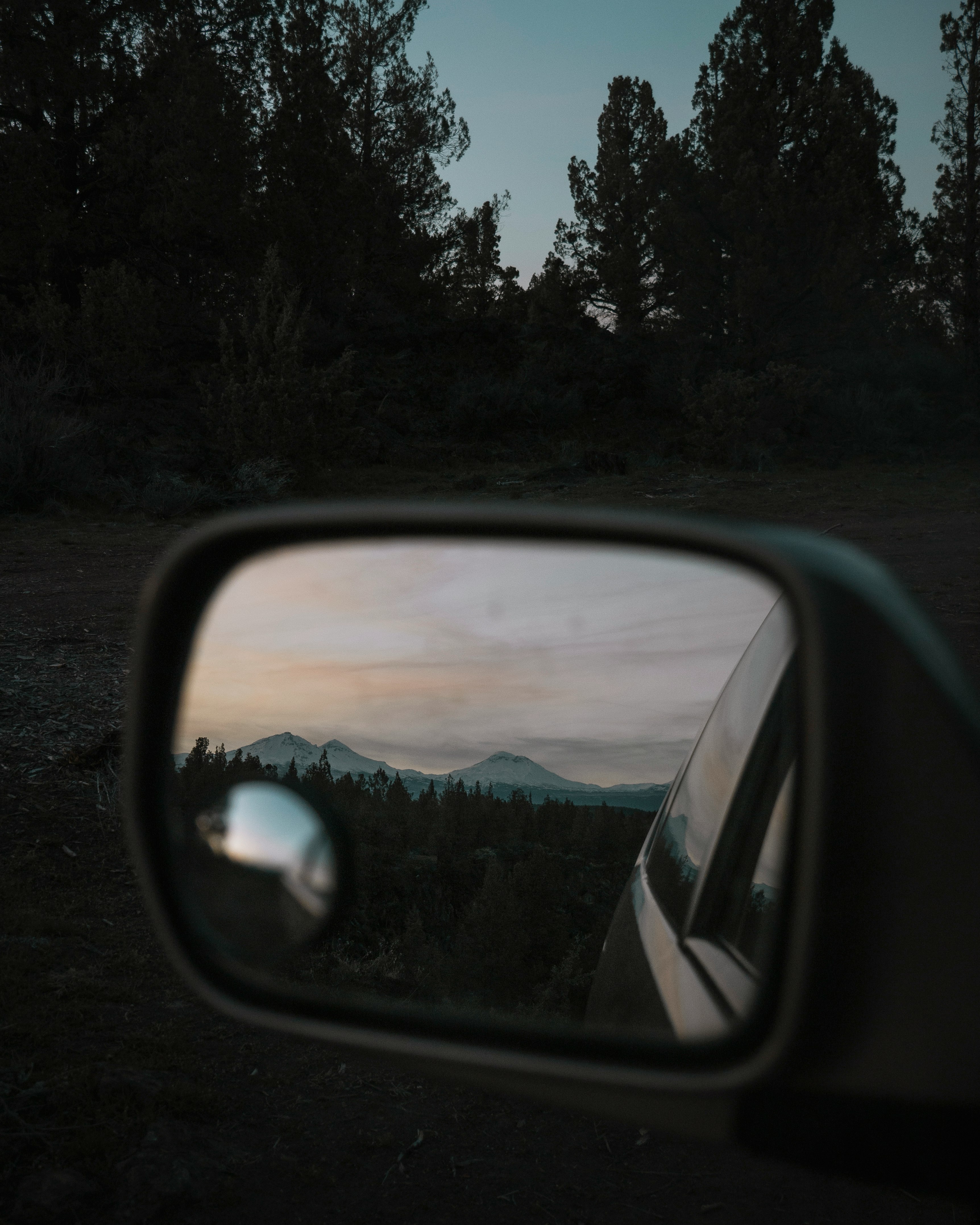 white vehicle wing mirror